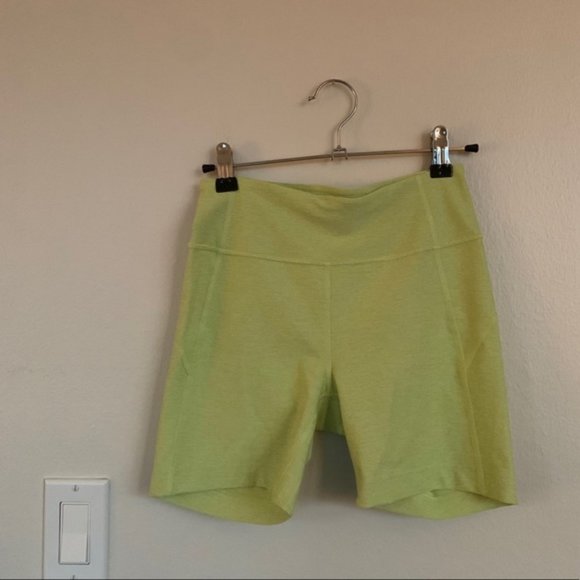 OUTDOOR VOICES WARMUP SHORTS SET IN LEMONGRASS - Picture 5 of 5